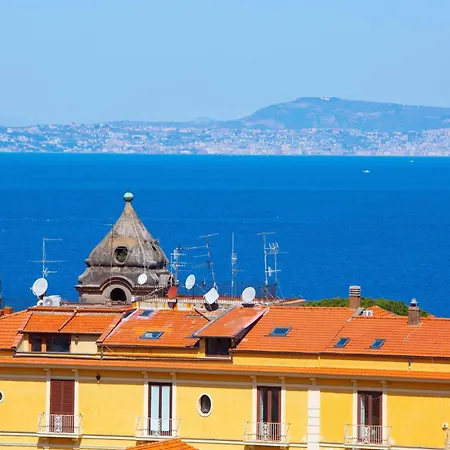 - The Square Penthouse Feriehus Sorrento